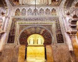 There is a shell-shaped prayer niche on the site. It faces towards Mecca which was used according to Islam tradition for the mosques.